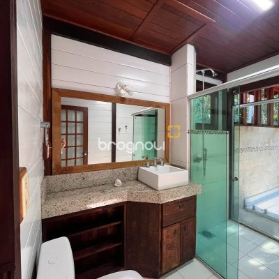 Casa com 313m², 3 quartos (sendo 2 suítes), 4 garagens, no bairro Rio Tavares em Florianópolis