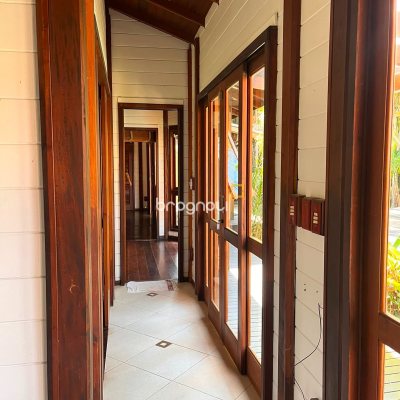 Casa com 313m², 3 quartos (sendo 2 suítes), 4 garagens, no bairro Rio Tavares em Florianópolis