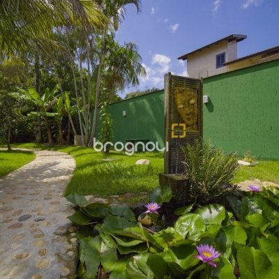 Casa com 313m², 3 quartos (sendo 2 suítes), 4 garagens, no bairro Rio Tavares em Florianópolis