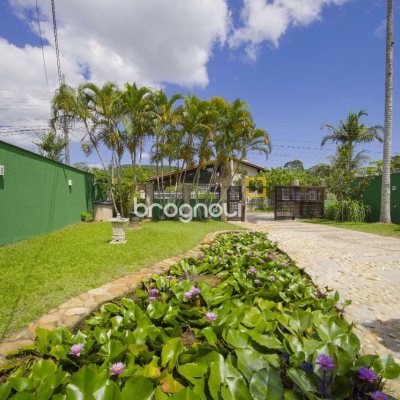 Casa com 313m², 3 quartos (sendo 2 suítes), 4 garagens, no bairro Rio Tavares em Florianópolis