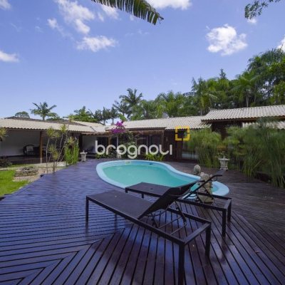 Casa com 313m², 3 quartos (sendo 2 suítes), 4 garagens, no bairro Rio Tavares em Florianópolis