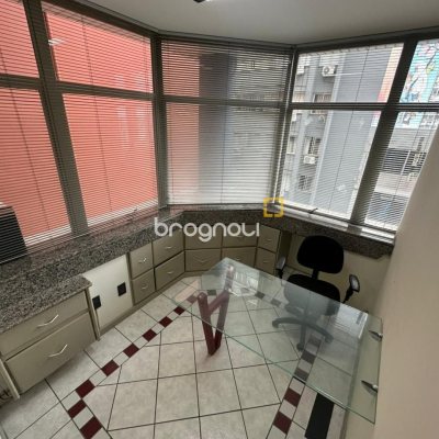 Sala com 50m², 1 garagem, no bairro Centro em Florianópolis