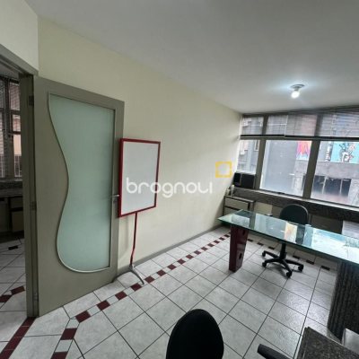 Sala com 50m², 1 garagem, no bairro Centro em Florianópolis