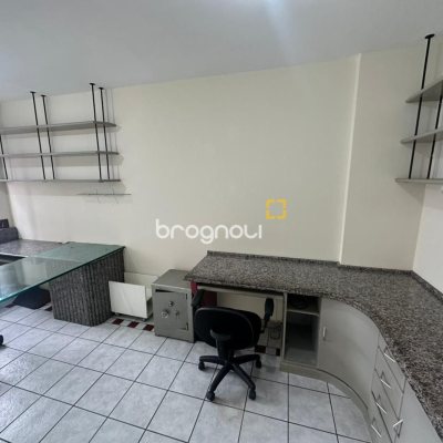 Sala com 50m², 1 garagem, no bairro Centro em Florianópolis