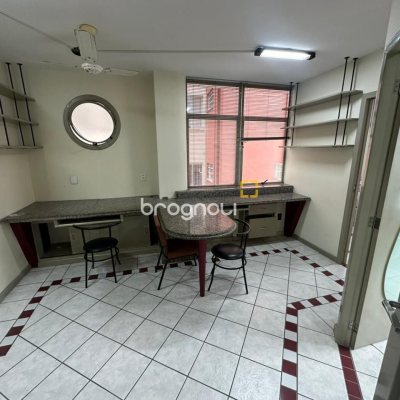 Sala com 50m², 1 garagem, no bairro Centro em Florianópolis