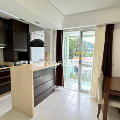 Apartamento com 68m², 2 quartos (sendo 2 suítes), 1 garagem, no bairro Trindade em Florianópolis