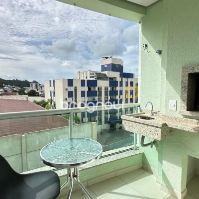 Apartamento com 68m², 2 quartos (sendo 2 suítes), 1 garagem, no bairro Trindade em Florianópolis
