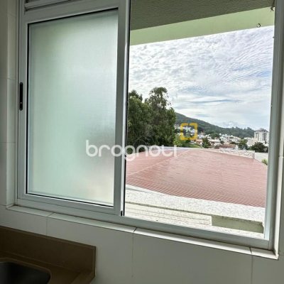 Apartamento com 68m², 2 quartos (sendo 2 suítes), 1 garagem, no bairro Trindade em Florianópolis