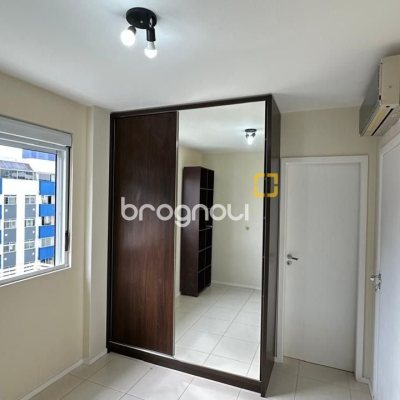 Apartamento com 68m², 2 quartos (sendo 2 suítes), 1 garagem, no bairro Trindade em Florianópolis
