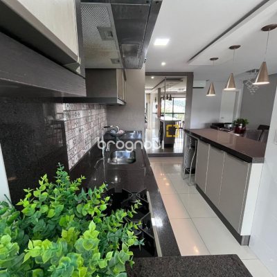 Apartamento com 116m², 3 quartos (sendo 3 suítes), 2 garagens, no bairro Kobrasol em São José
