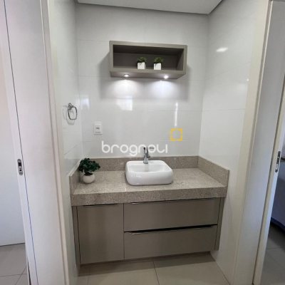 Apartamento com 116m², 3 quartos (sendo 3 suítes), 2 garagens, no bairro Kobrasol em São José