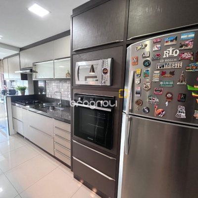 Apartamento com 116m², 3 quartos (sendo 3 suítes), 2 garagens, no bairro Kobrasol em São José