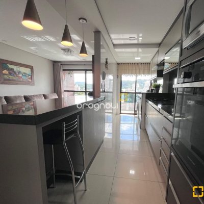 Apartamento com 116m², 3 quartos (sendo 3 suítes), 2 garagens, no bairro Kobrasol em São José