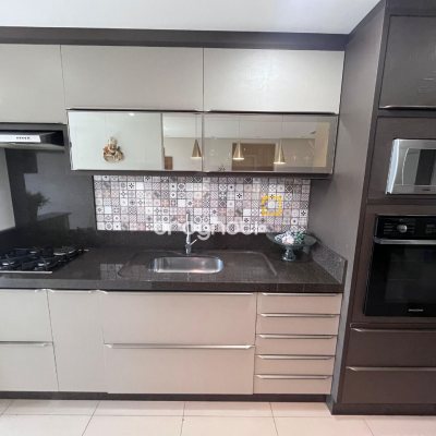 Apartamento com 116m², 3 quartos (sendo 3 suítes), 2 garagens, no bairro Kobrasol em São José