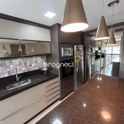 Apartamento com 116m², 3 quartos (sendo 3 suítes), 2 garagens, no bairro Kobrasol em São José