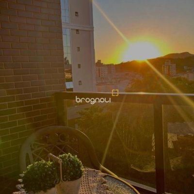 Apartamento com 116m², 3 quartos (sendo 3 suítes), 2 garagens, no bairro Kobrasol em São José