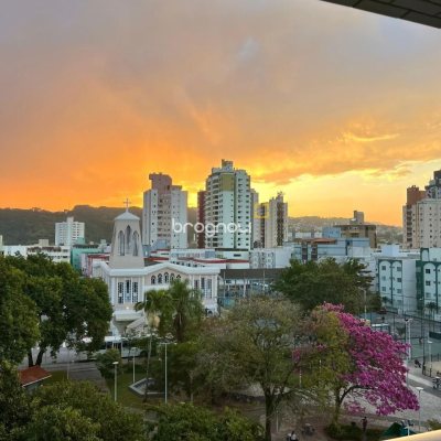 Apartamento com 116m², 3 quartos (sendo 3 suítes), 2 garagens, no bairro Kobrasol em São José