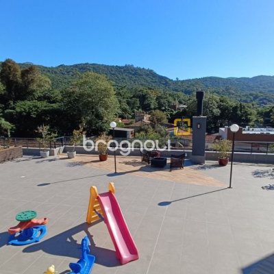 Apartamento com 103m², 2 quartos (sendo 1 suíte), 2 garagens, no bairro Lagoa da Conceição em Florianópolis
