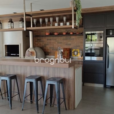 Apartamento com 103m², 2 quartos (sendo 1 suíte), 2 garagens, no bairro Lagoa da Conceição em Florianópolis