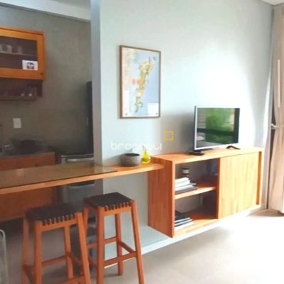 Apartamento com 103m², 2 quartos (sendo 1 suíte), 2 garagens, no bairro Lagoa da Conceição em Florianópolis