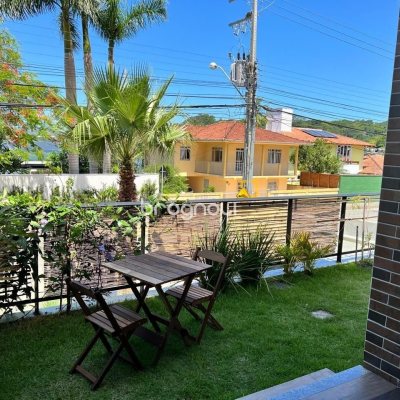 Apartamento com 103m², 2 quartos (sendo 1 suíte), 2 garagens, no bairro Lagoa da Conceição em Florianópolis
