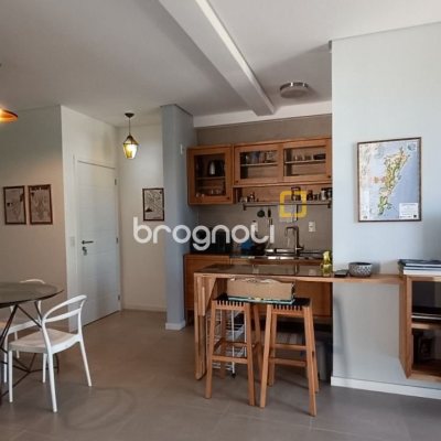 Apartamento com 103m², 2 quartos (sendo 1 suíte), 2 garagens, no bairro Lagoa da Conceição em Florianópolis