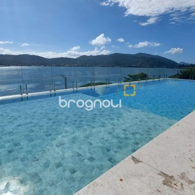 Loft com 57m², 1 quarto (sendo 1 suíte), 1 garagem, no bairro Lagoa da Conceição em Florianópolis