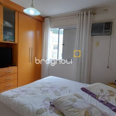 Apartamento com 86m², 3 quartos (sendo 1 suíte), 1 garagem, no bairro Trindade em Florianópolis