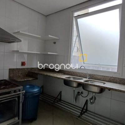 Apartamento com 86m², 3 quartos (sendo 1 suíte), 1 garagem, no bairro Trindade em Florianópolis