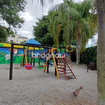 Apartamento com 86m², 3 quartos (sendo 1 suíte), 1 garagem, no bairro Trindade em Florianópolis