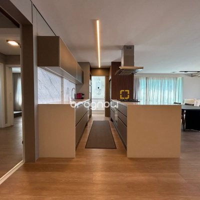 Cobertura com 289m², 3 quartos (sendo 3 suítes), 4 garagens, no bairro Estreito em Florianópolis