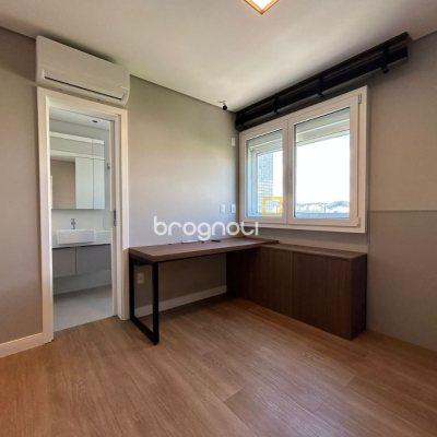 Cobertura com 289m², 3 quartos (sendo 3 suítes), 4 garagens, no bairro Estreito em Florianópolis