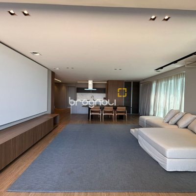 Cobertura com 289m², 3 quartos (sendo 3 suítes), 4 garagens, no bairro Estreito em Florianópolis