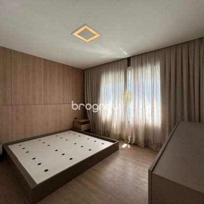 Cobertura com 289m², 3 quartos (sendo 3 suítes), 4 garagens, no bairro Estreito em Florianópolis