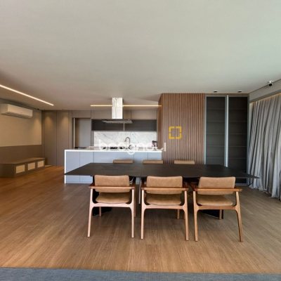 Cobertura com 289m², 3 quartos (sendo 3 suítes), 4 garagens, no bairro Estreito em Florianópolis