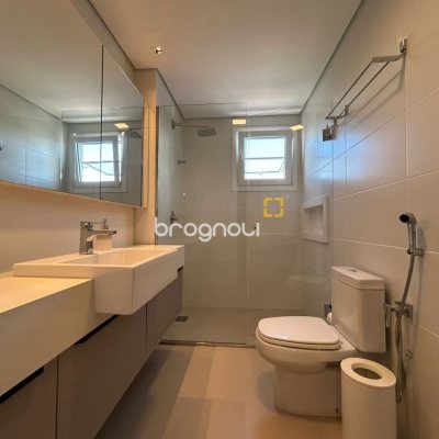 Cobertura com 289m², 3 quartos (sendo 3 suítes), 4 garagens, no bairro Estreito em Florianópolis