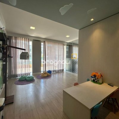 Cobertura com 289m², 3 quartos (sendo 3 suítes), 4 garagens, no bairro Estreito em Florianópolis