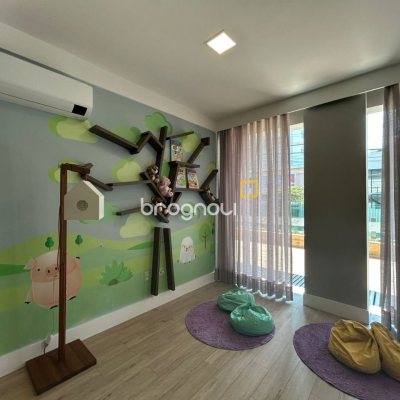 Cobertura com 289m², 3 quartos (sendo 3 suítes), 4 garagens, no bairro Estreito em Florianópolis