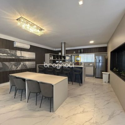 Cobertura com 289m², 3 quartos (sendo 3 suítes), 4 garagens, no bairro Estreito em Florianópolis