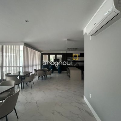 Cobertura com 289m², 3 quartos (sendo 3 suítes), 4 garagens, no bairro Estreito em Florianópolis