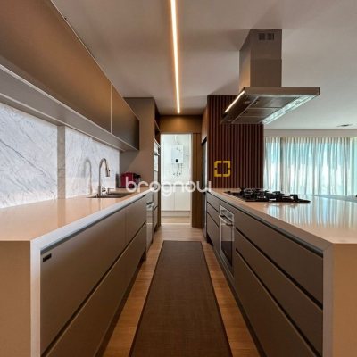 Cobertura com 289m², 3 quartos (sendo 3 suítes), 4 garagens, no bairro Estreito em Florianópolis