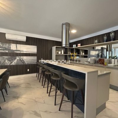 Cobertura com 289m², 3 quartos (sendo 3 suítes), 4 garagens, no bairro Estreito em Florianópolis