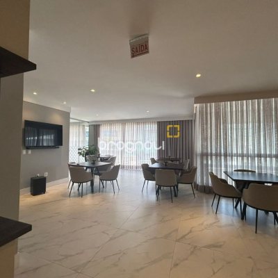 Cobertura com 289m², 3 quartos (sendo 3 suítes), 4 garagens, no bairro Estreito em Florianópolis