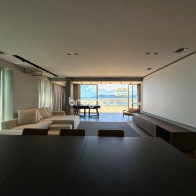Cobertura com 289m², 3 quartos (sendo 3 suítes), 4 garagens, no bairro Estreito em Florianópolis
