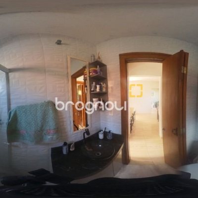 Casa com 83m², 2 quartos, 3 garagens, no bairro Rio Vermelho em Florianópolis