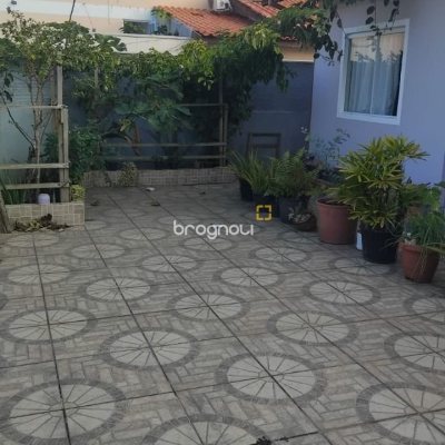 Casa com 83m², 2 quartos, 3 garagens, no bairro Rio Vermelho em Florianópolis