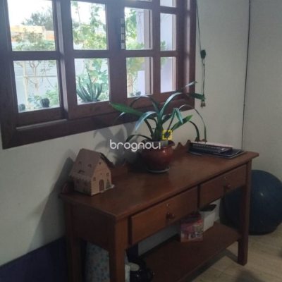 Casa com 83m², 2 quartos, 3 garagens, no bairro Rio Vermelho em Florianópolis