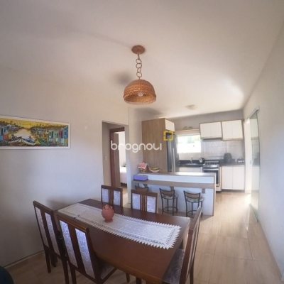 Casa com 83m², 2 quartos, 3 garagens, no bairro Rio Vermelho em Florianópolis
