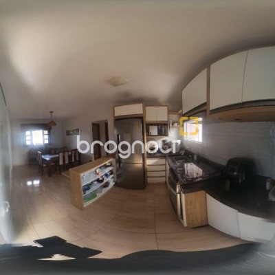 Casa com 83m², 2 quartos, 3 garagens, no bairro Rio Vermelho em Florianópolis