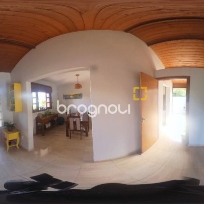 Casa com 83m², 2 quartos, 3 garagens, no bairro Rio Vermelho em Florianópolis